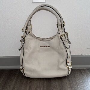 MICHAEL KORS Cream Leather Shoulder Bag